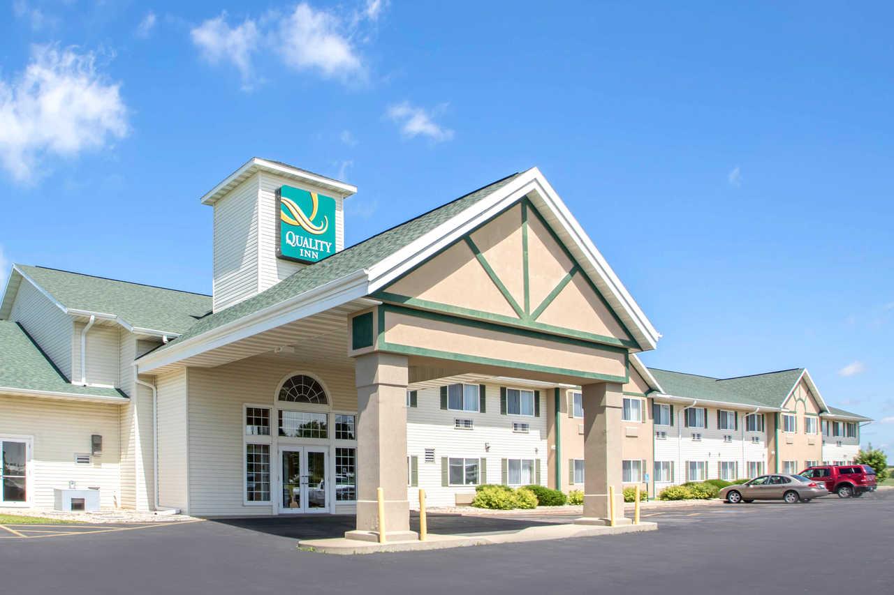 Vista Exterior Quality Inn Mineral Point