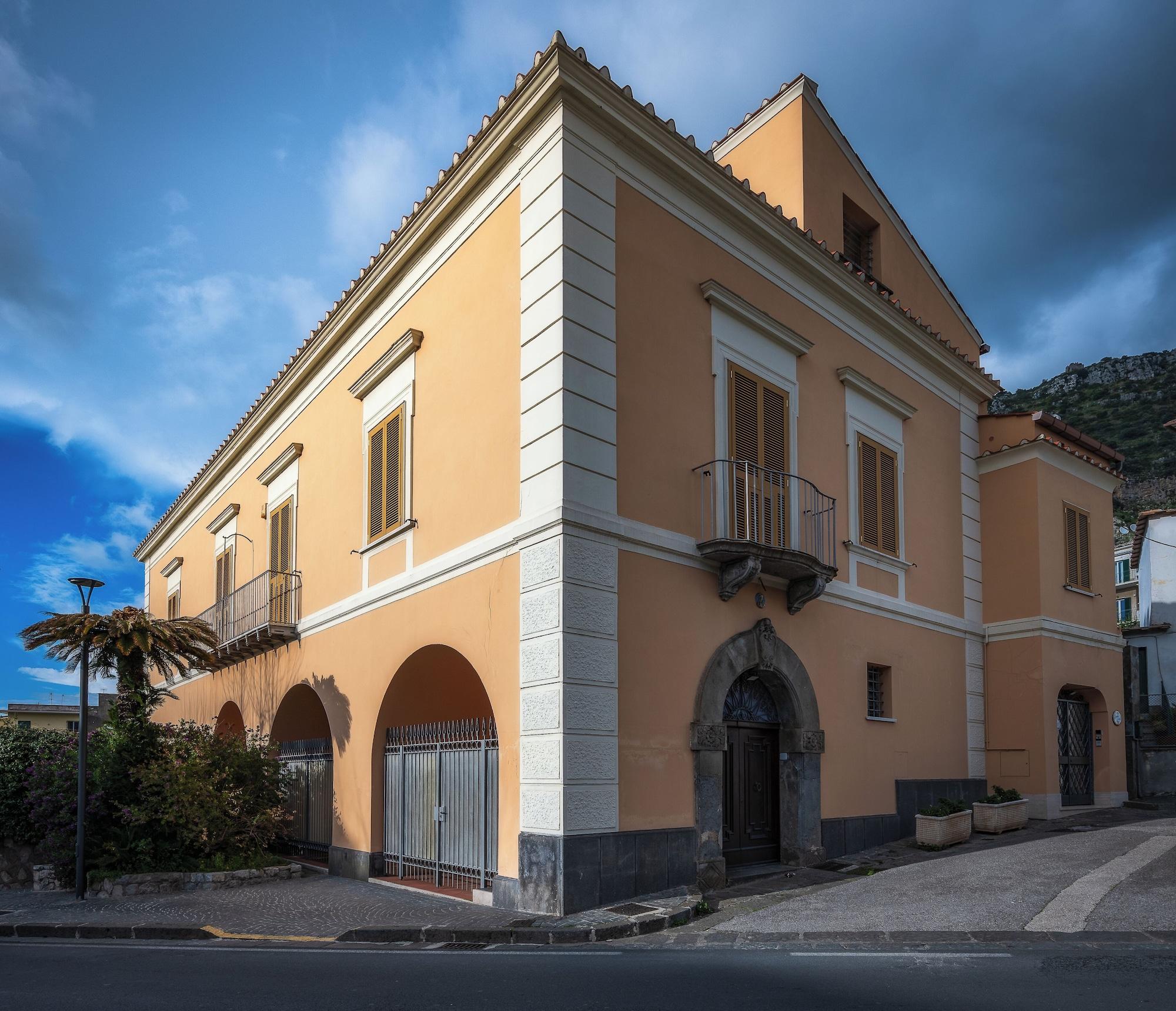 Varios Sorrento Coast Relais