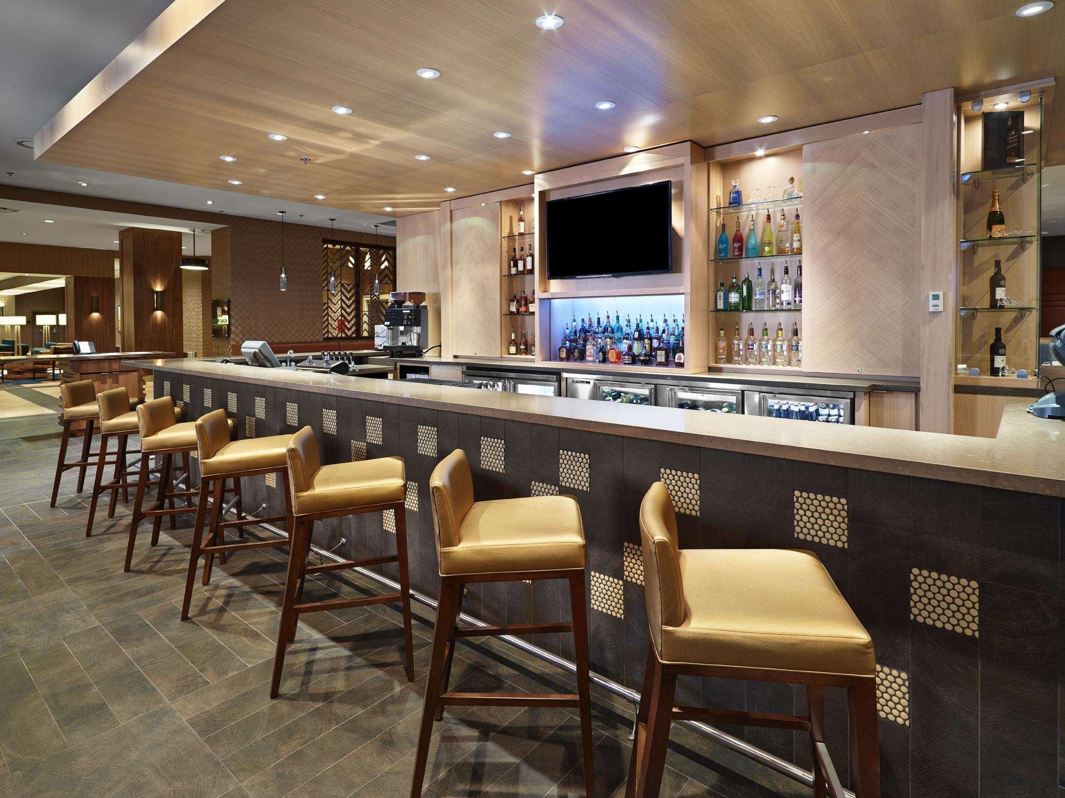 Bar/Salón DoubleTree by Hilton Hotel & Conference Centre Regina