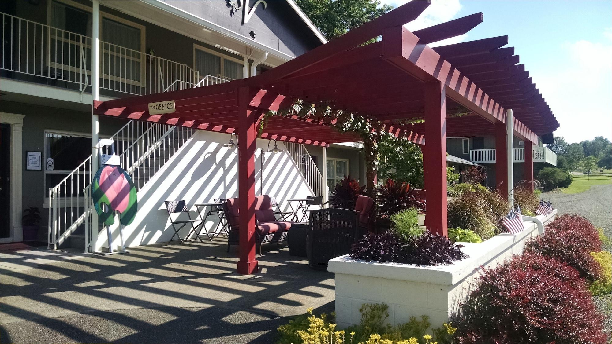 Vista Exterior Vinehurst Inn And Suites