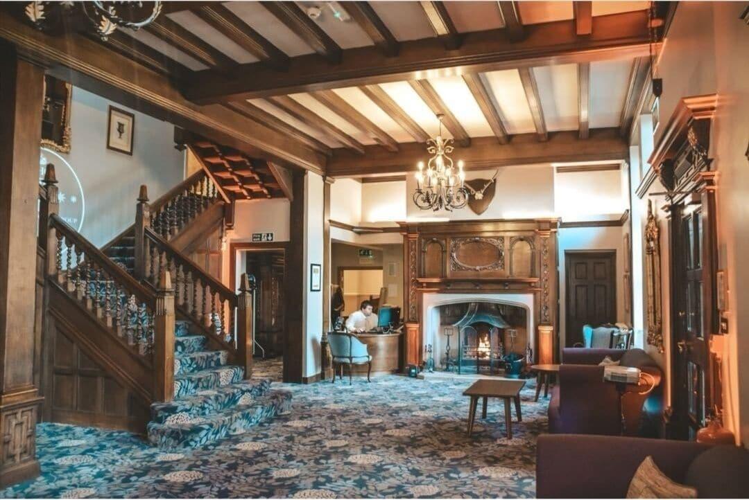 Vista Lobby Inglewood Manor