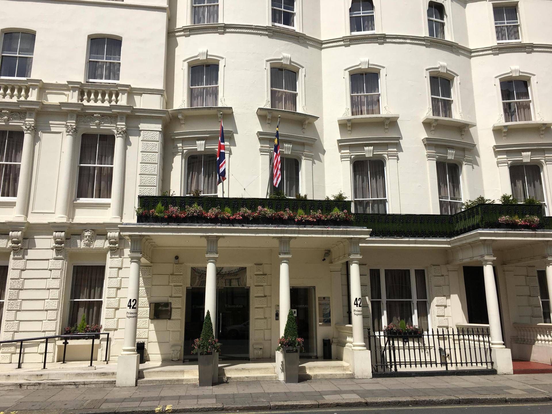 Vista Exterior Grand Plaza Serviced Apartments