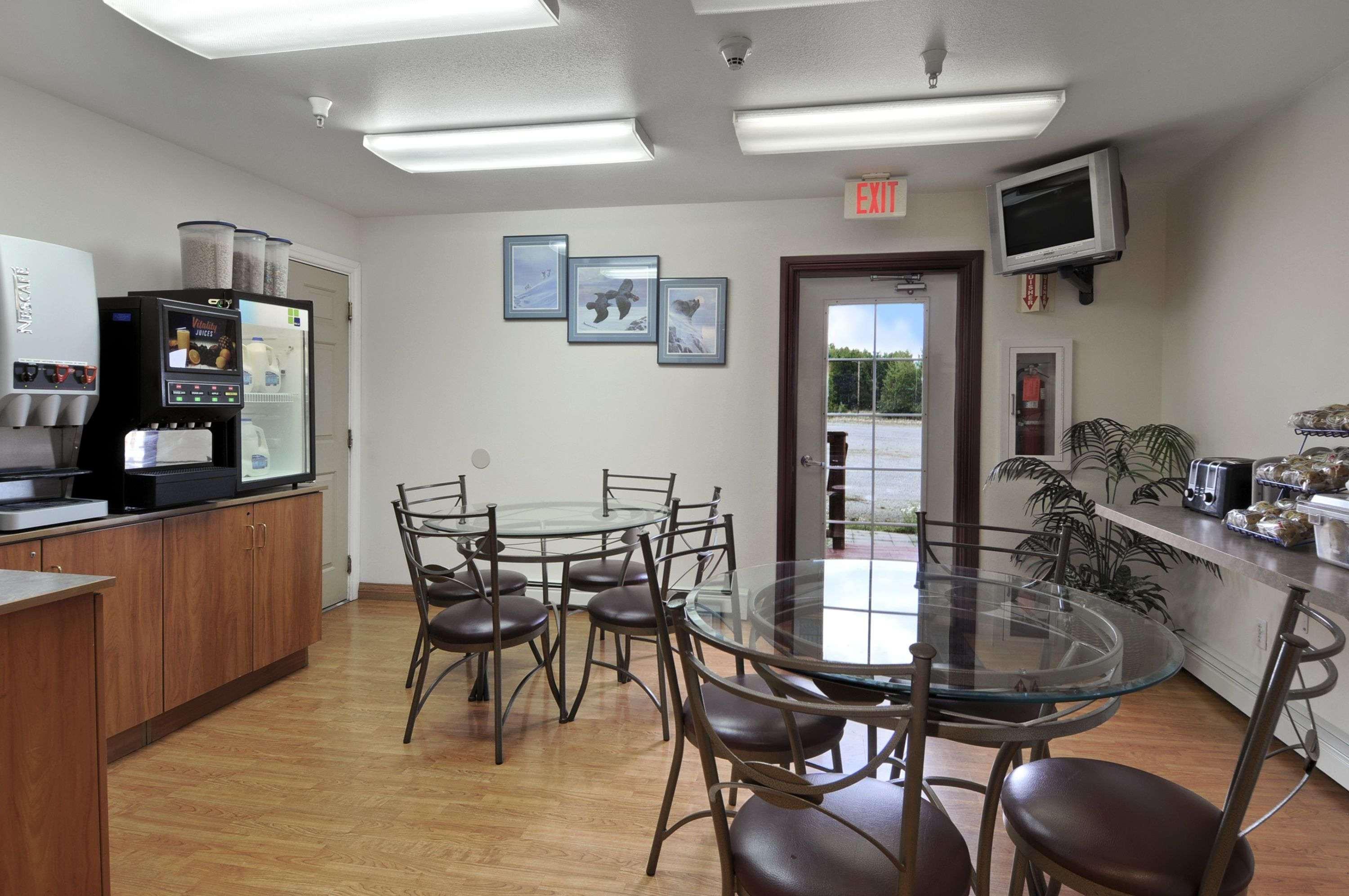 Restaurant Microtel Inn & Suites By Wyndham Eagle River/Anch