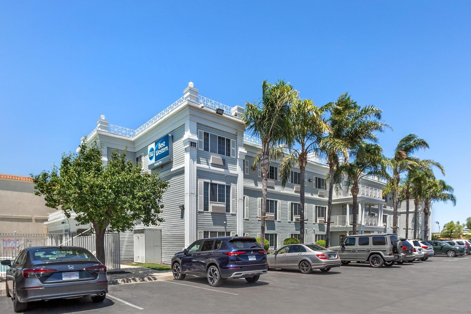 Vista Exterior Best Western Luxury Inn
