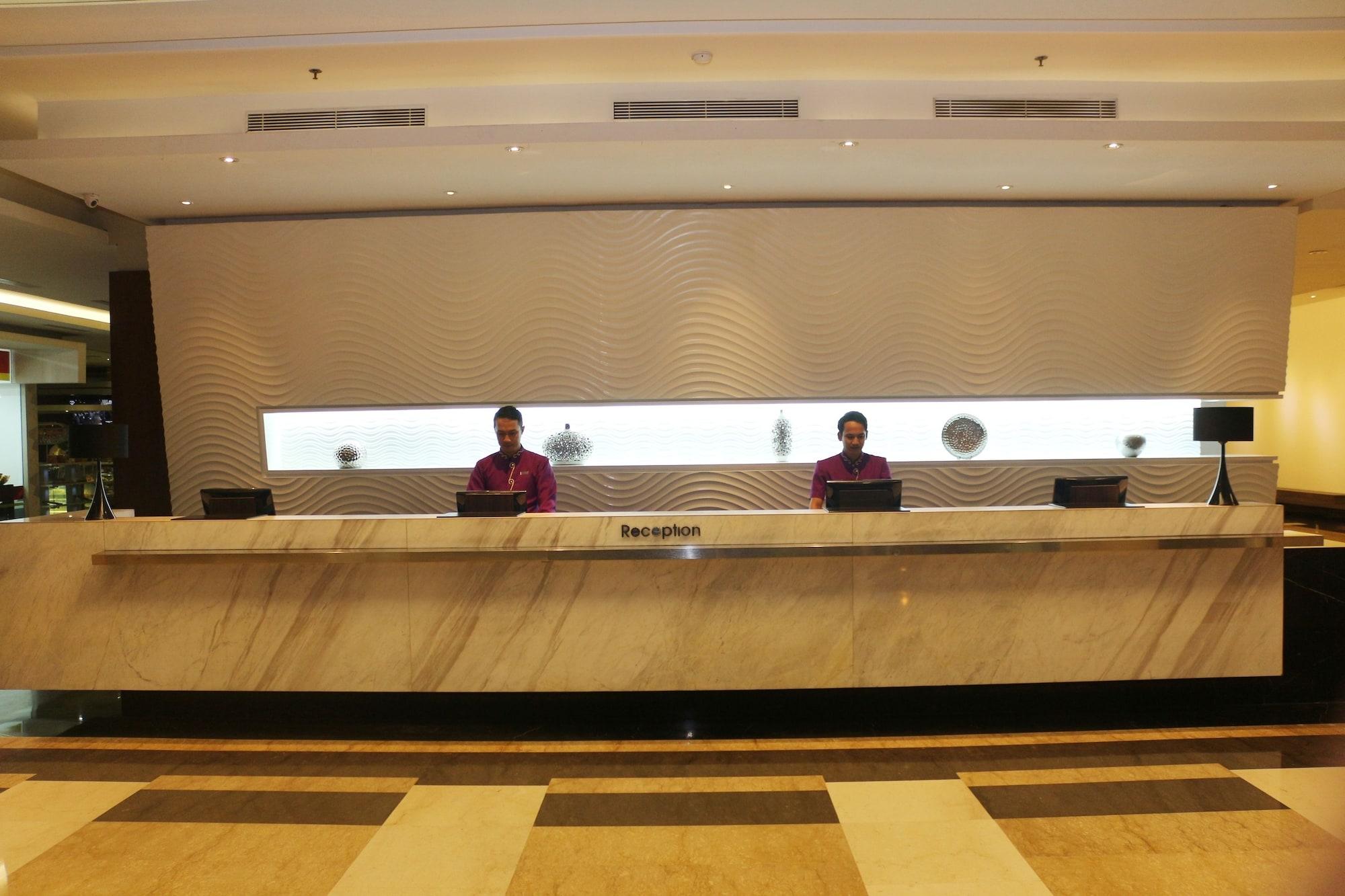 Vista Lobby Holiday Inn Bandung Pasteur by IHG