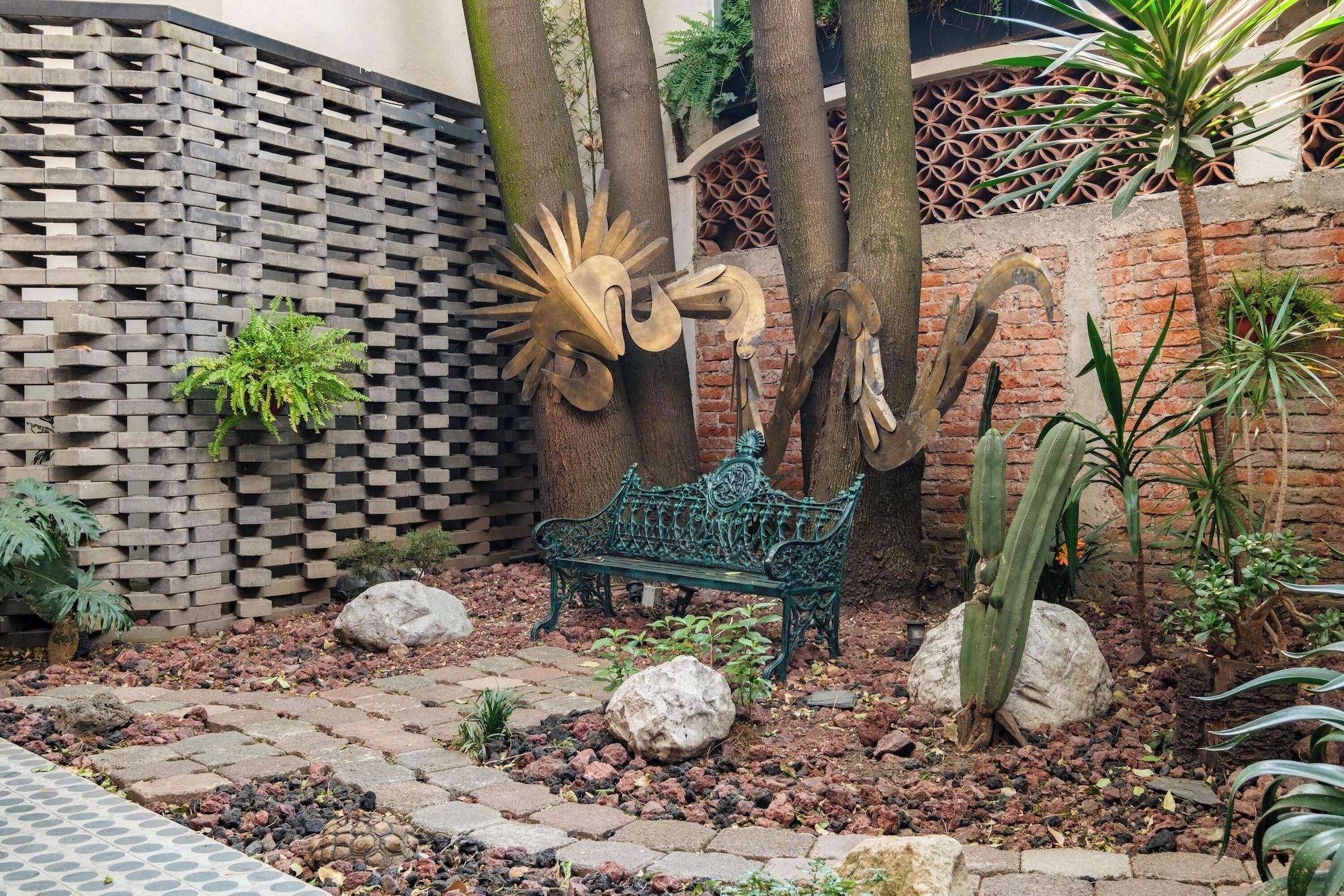 Vista Exterior Pug Seal Polanco Allan Poe