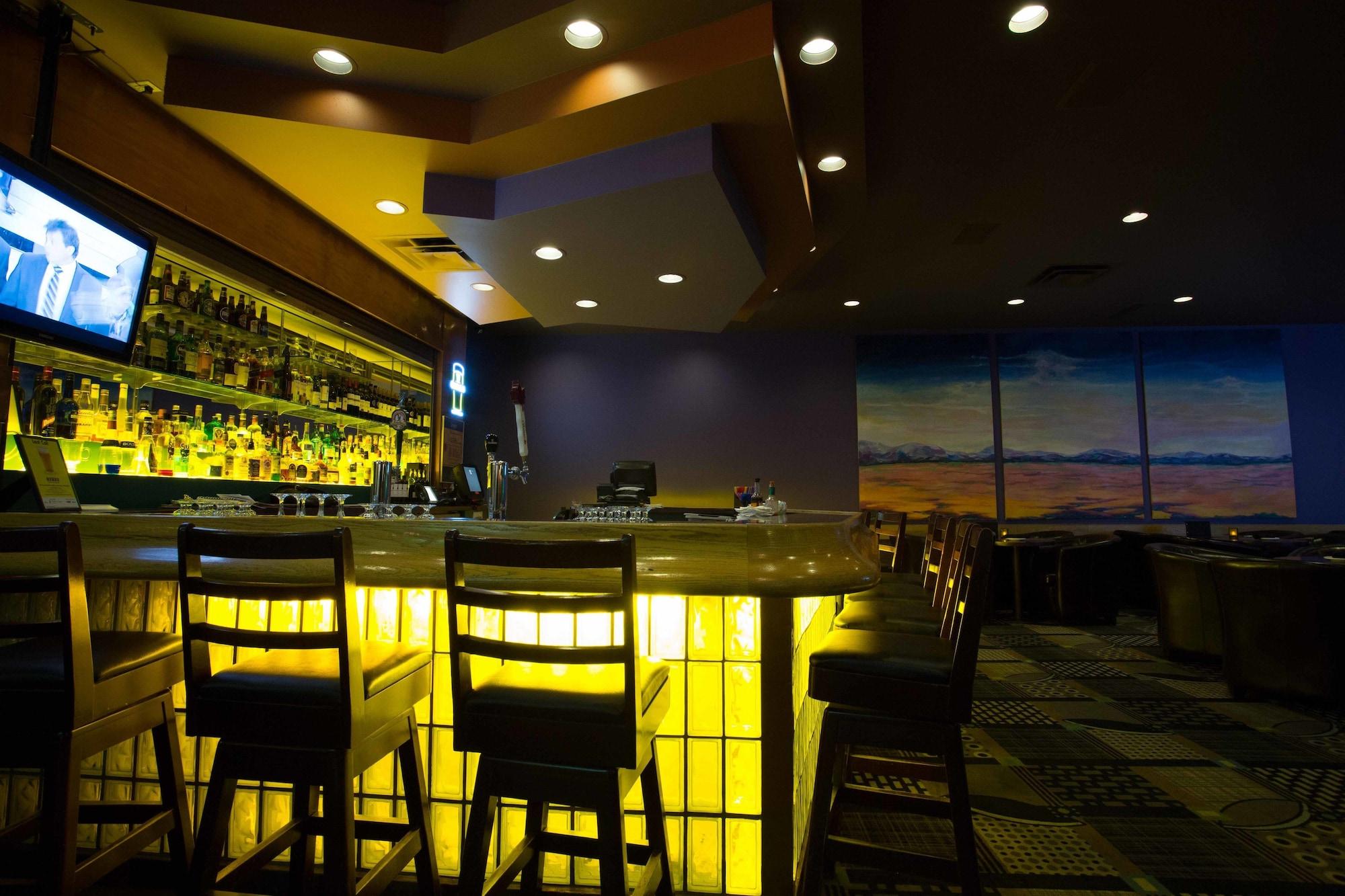 Bar/Salón Royal Hotel West Edmonton, Trademark Collection by Wyndham