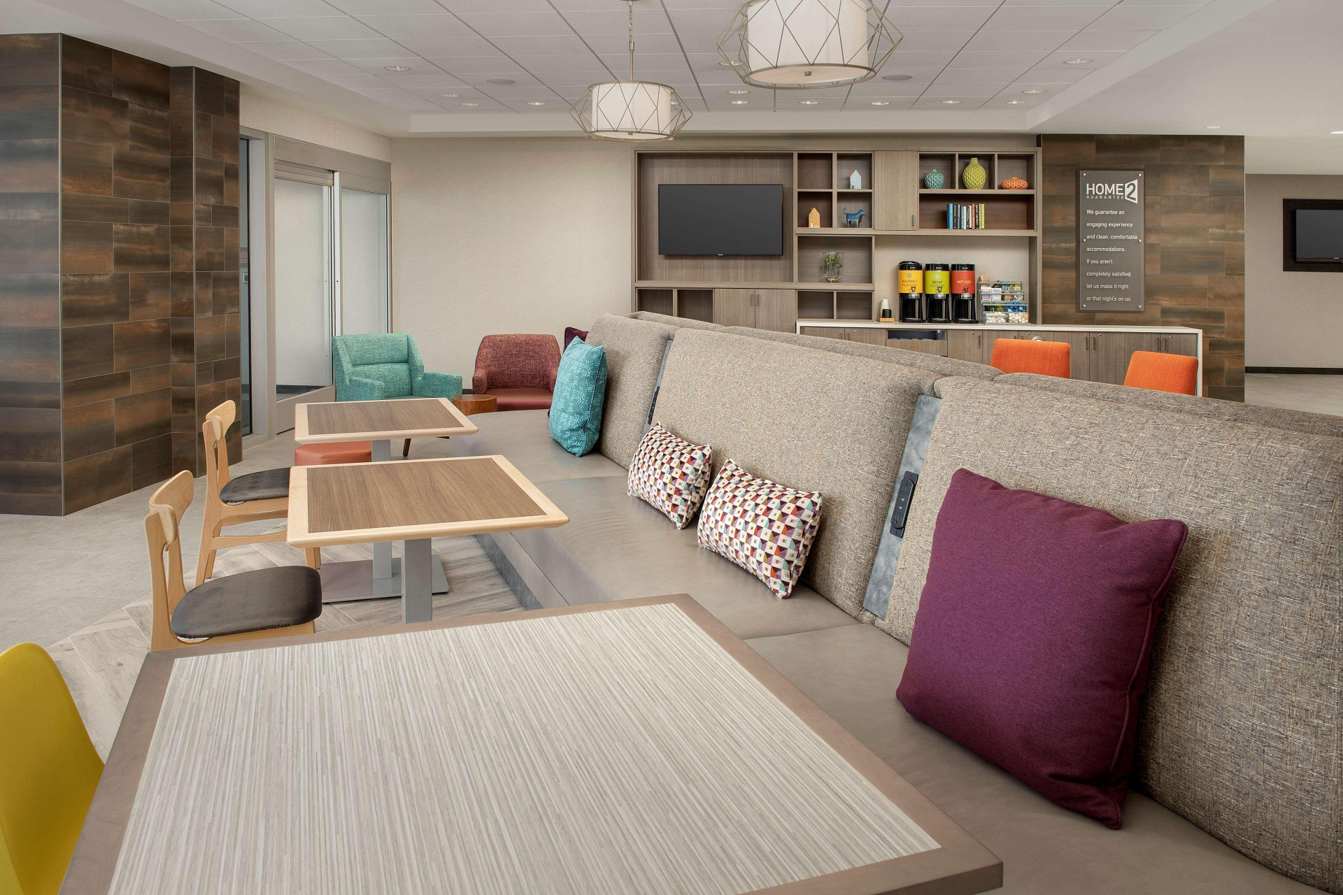 Vista Lobby Home2 Suites by Hilton Fort Myers Airport