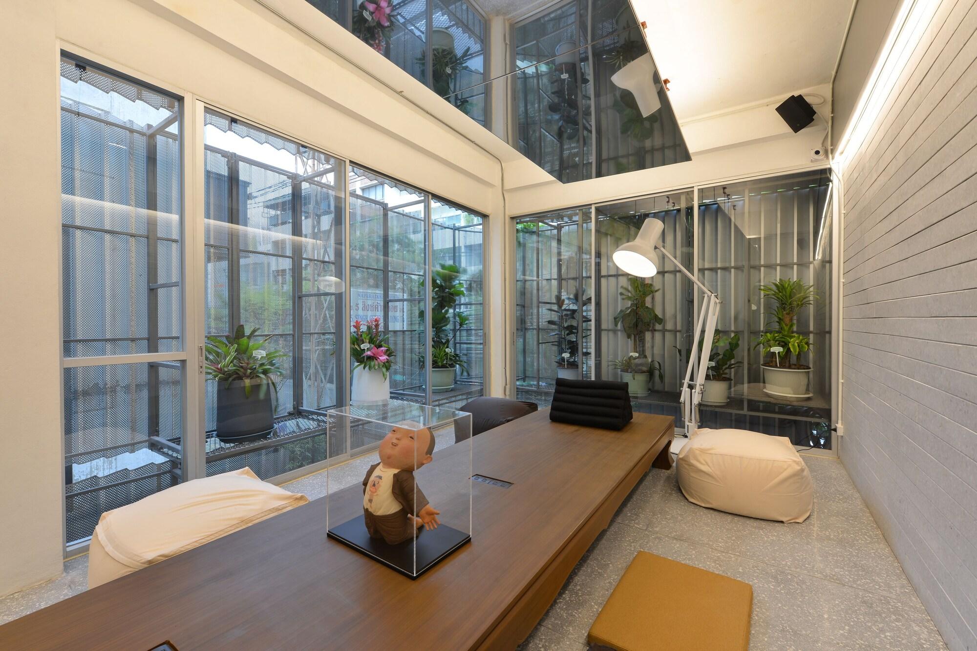 Bar/Salón Tiang Capsule