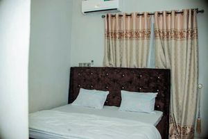 Alquiler Vacacional - Superb 2-BR Duplex With 24HRS Pwr + Unlimited WiFi