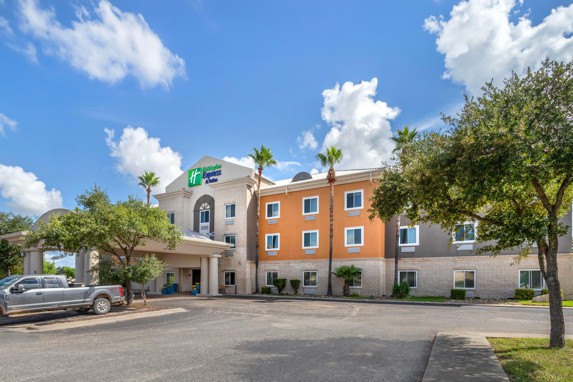 Vista Exterior Holiday Inn Express & Suites Alice