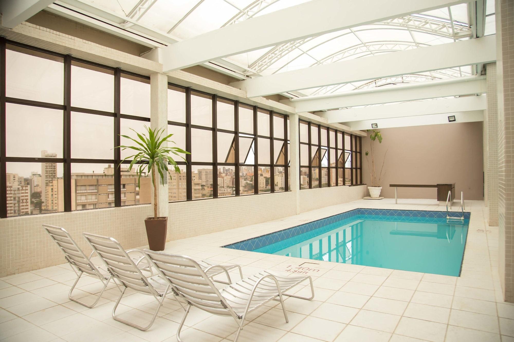 Vista Piscina Mercure Curitiba Golden