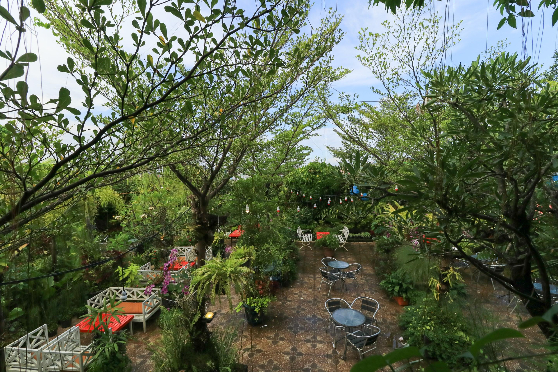 Vista Exterior Labuana Homestay and Cafe Garden Makassar