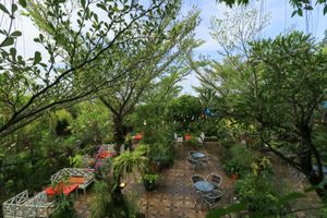 Alojamiento - Labuana Homestay and Cafe Garden Makassar