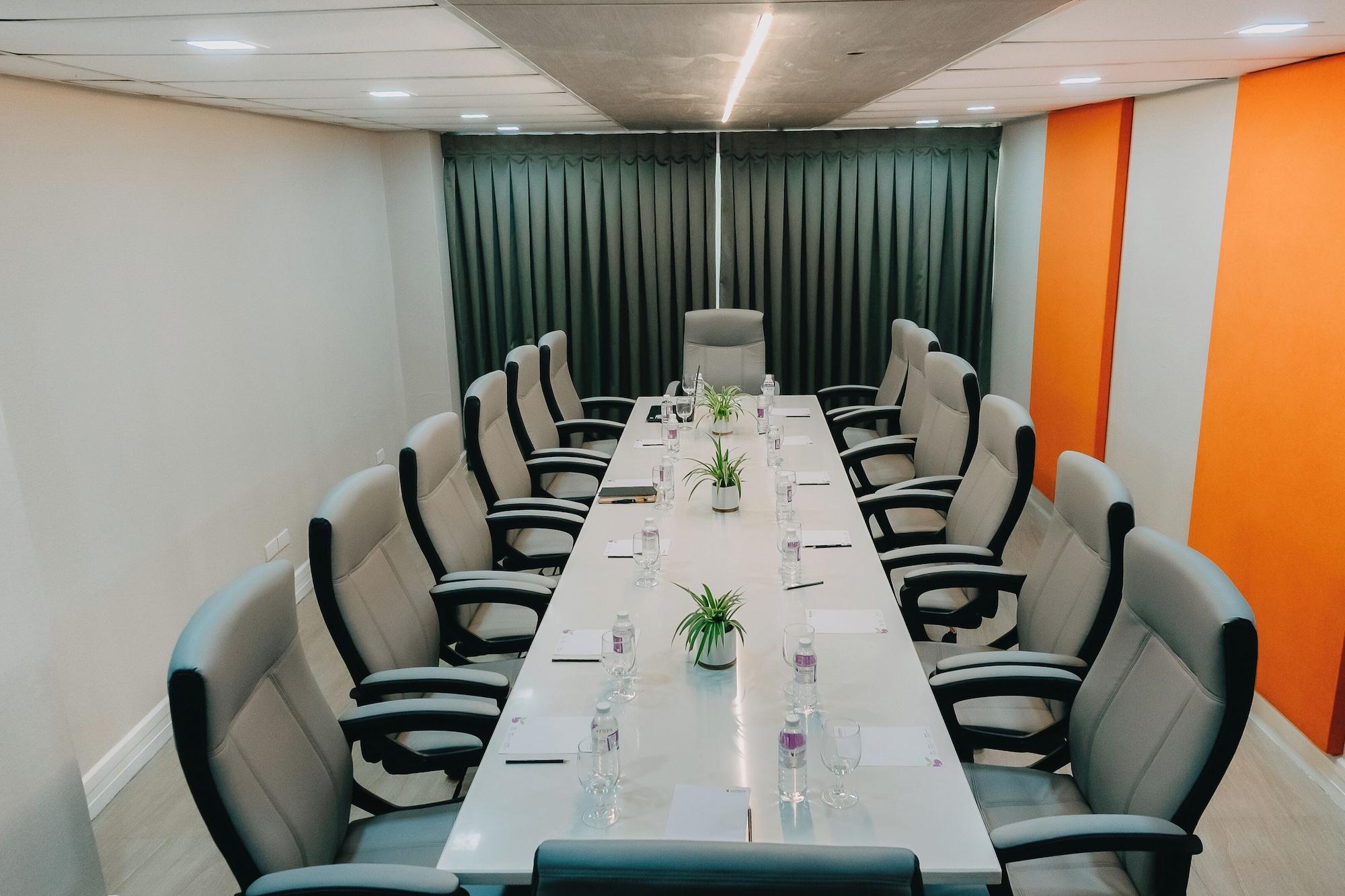 Sala de Reuniones Goldberry Suites & Hotel Mactan