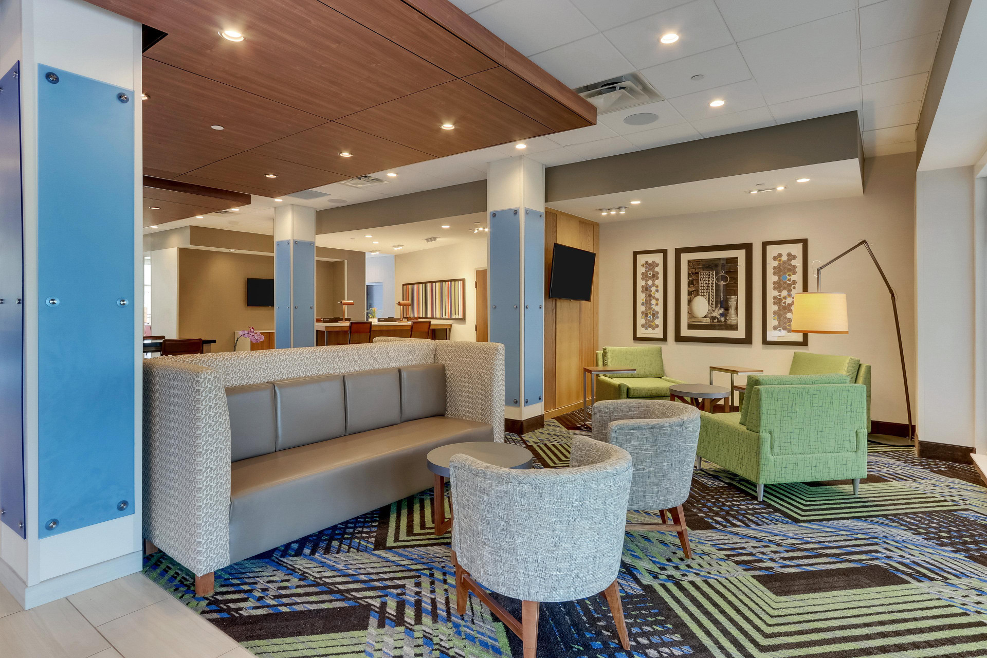 Vista Lobby Holiday Inn Express Wilmington Porters Neck by IHG