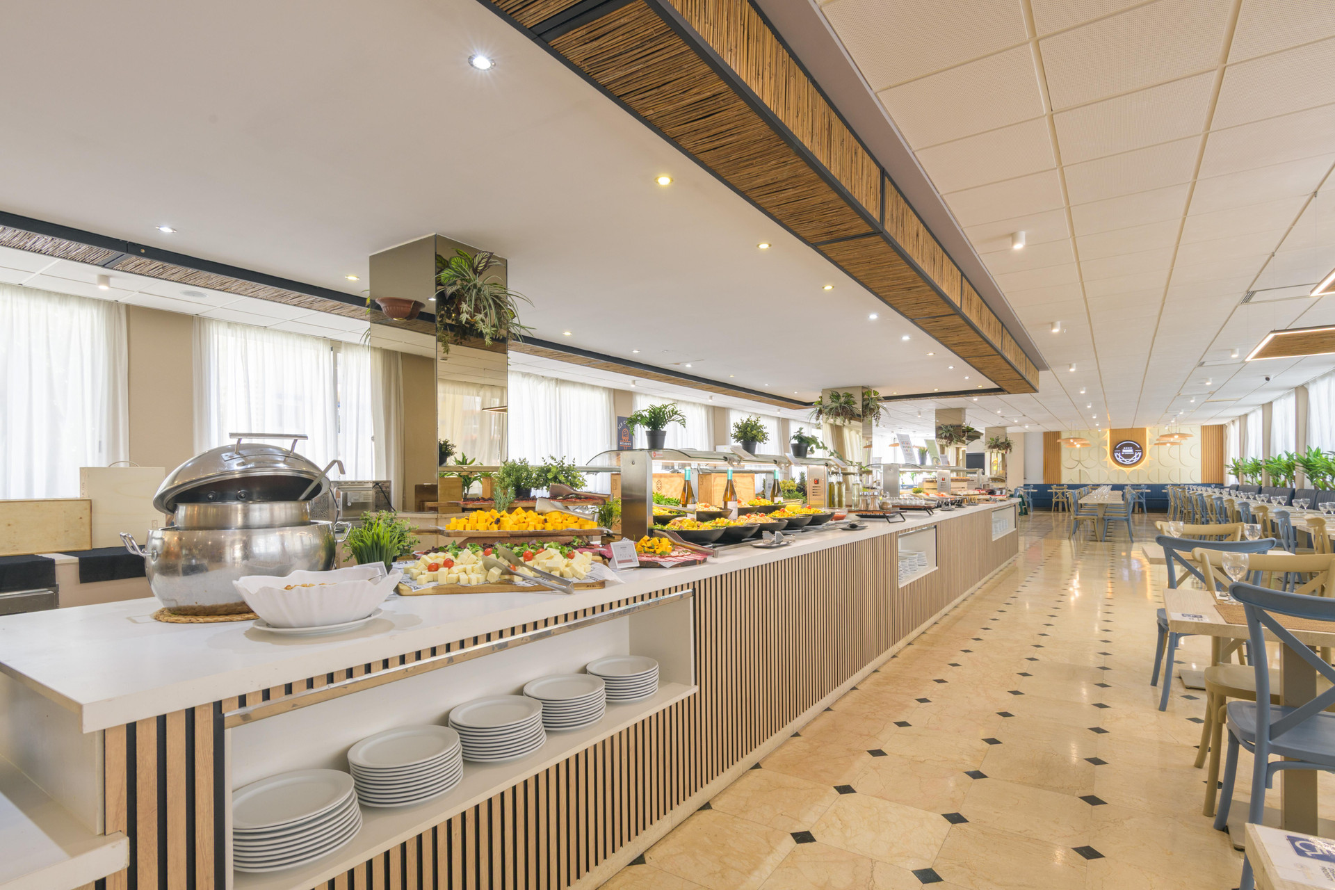 Restaurant Hotel Parasol by Dorobe