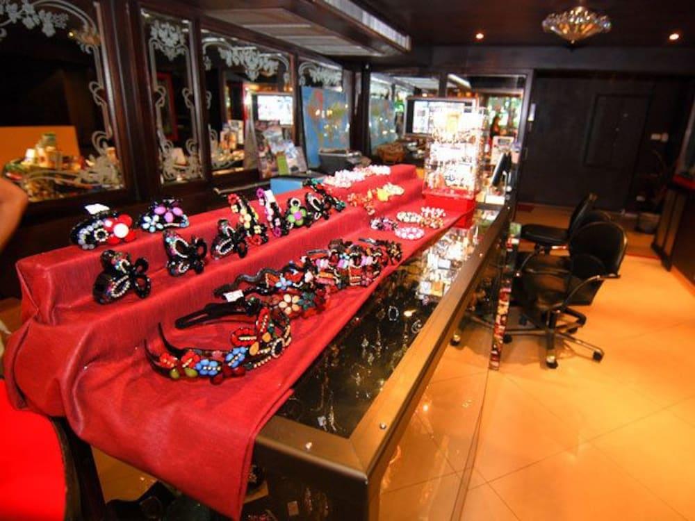 Comodidades del Alojamiento Lucky Palace Hotel