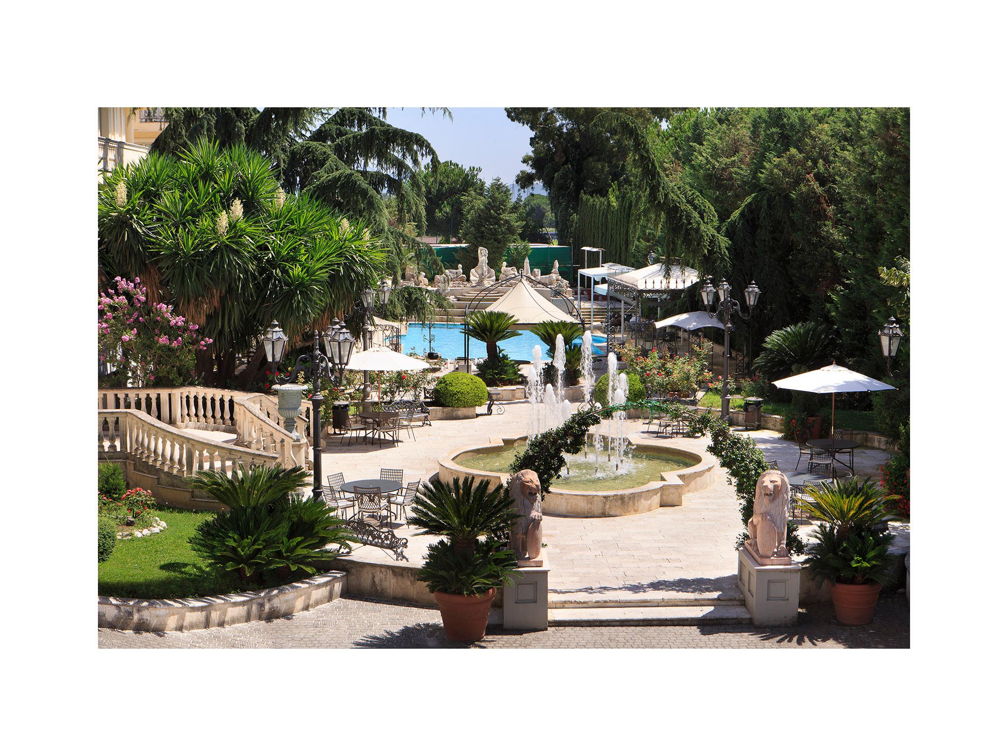 Vista Exterior Grand Hotel Vanvitelli