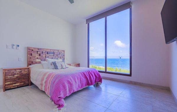 Amazing Oceanfront 6 Bedroom with Beach Access, Full Service, Heated Pool - Hoteles con parque acuático en Isla Mujeres, México
