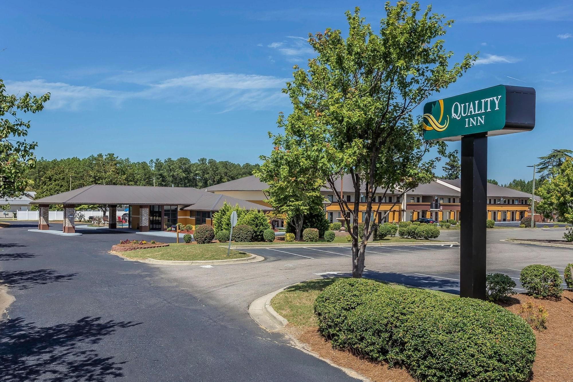 Vista Exterior Quality Inn Pinehurst Area