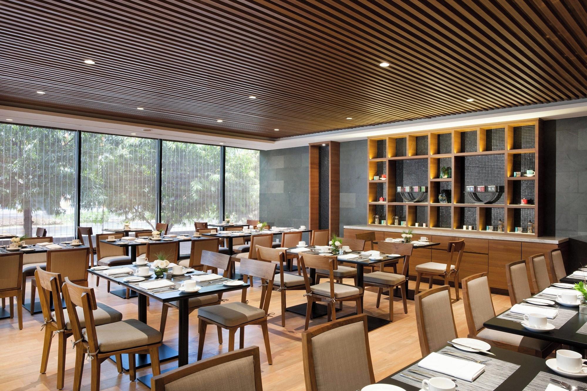 Restaurant Four Points by Sheraton Jakarta Thamrin