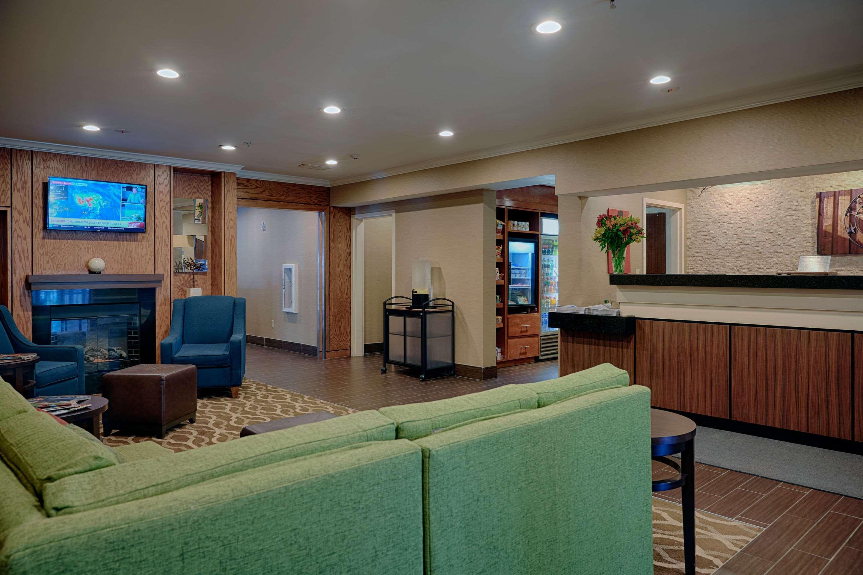 Vista Lobby Comfort Inn & Suites North Dallas - Addison
