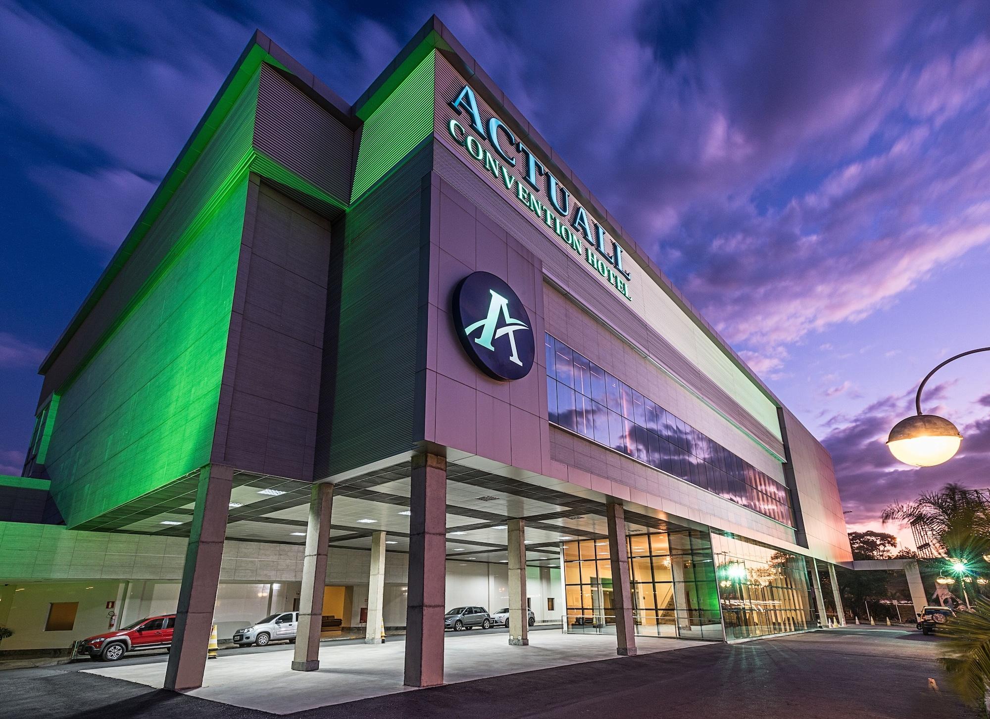 Varios Actuall Convention by Summit Hotels