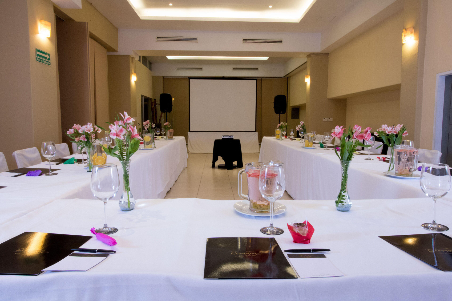 Sala de Reuniones Mision Grand Valle de Bravo