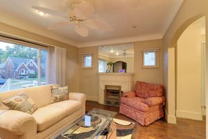 Renta temporal - 8 Mi to Ford Field: Detroit Getaway w/ Fireplace!
