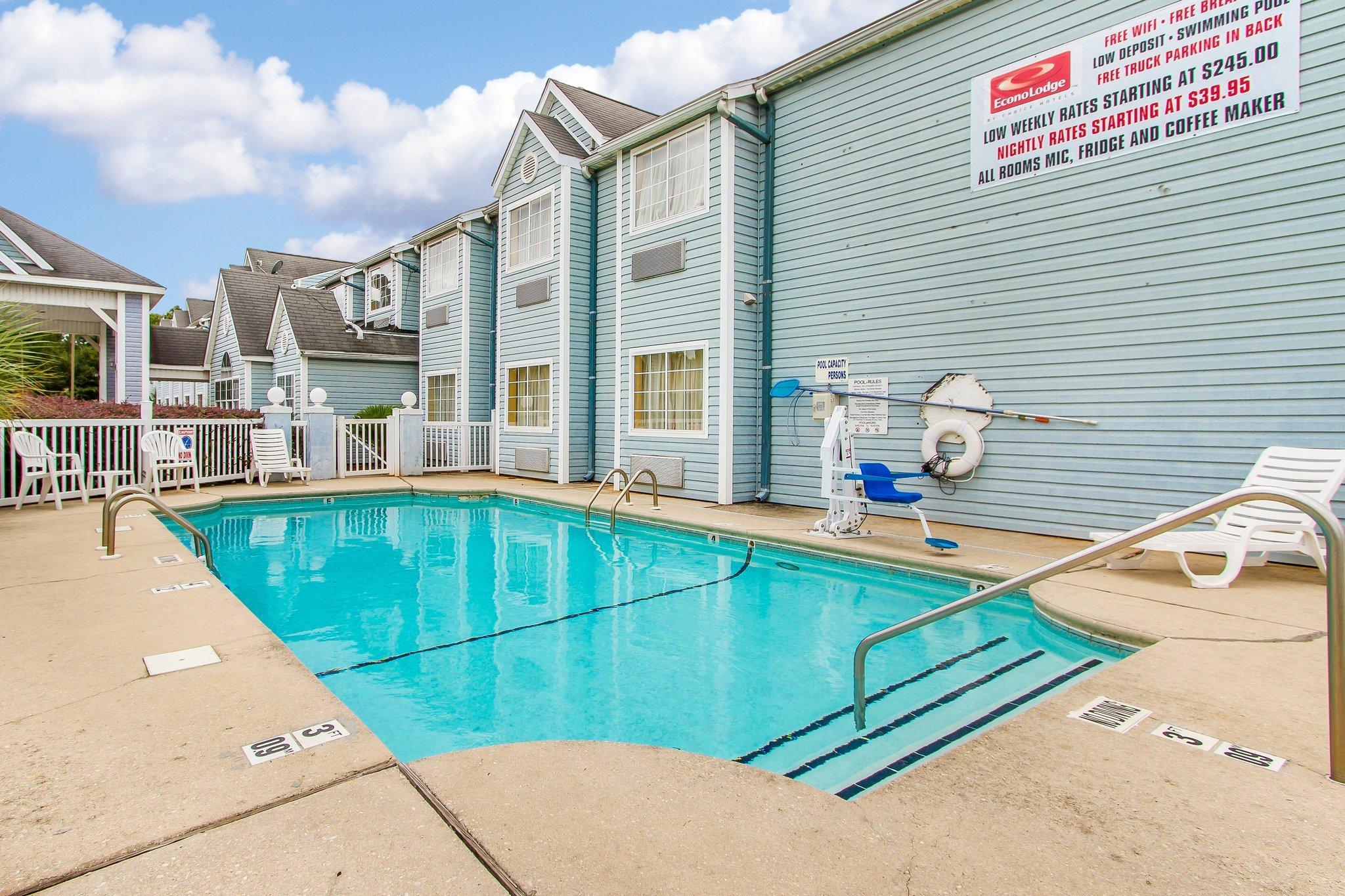 Vista Exterior Motel 6 Mobile, AL