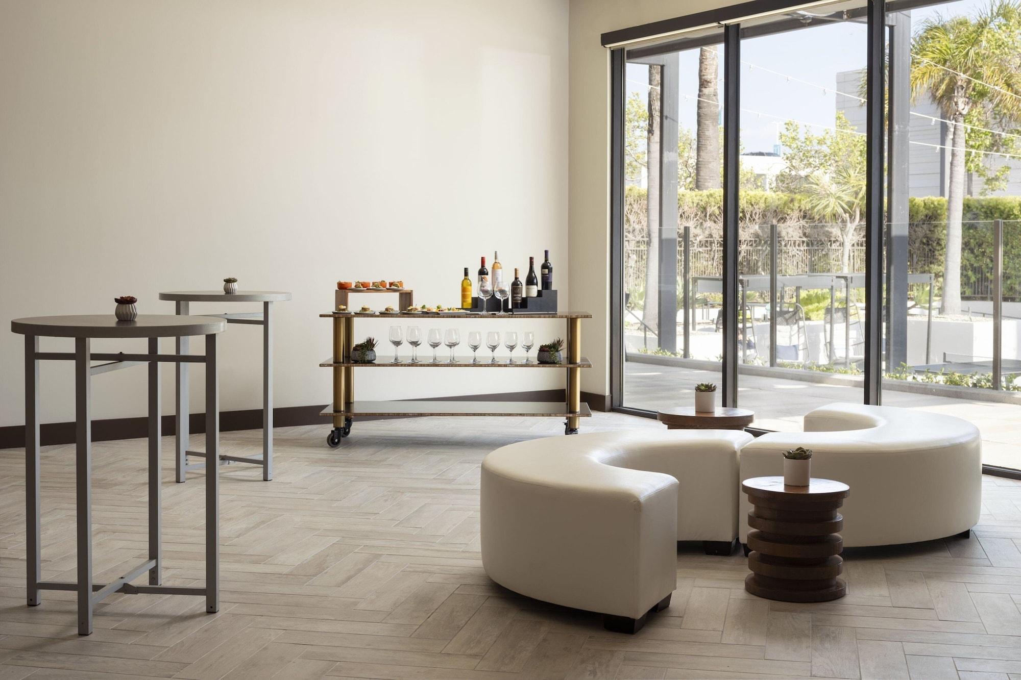 Vista Lobby Torrance Marriott Redondo Beach