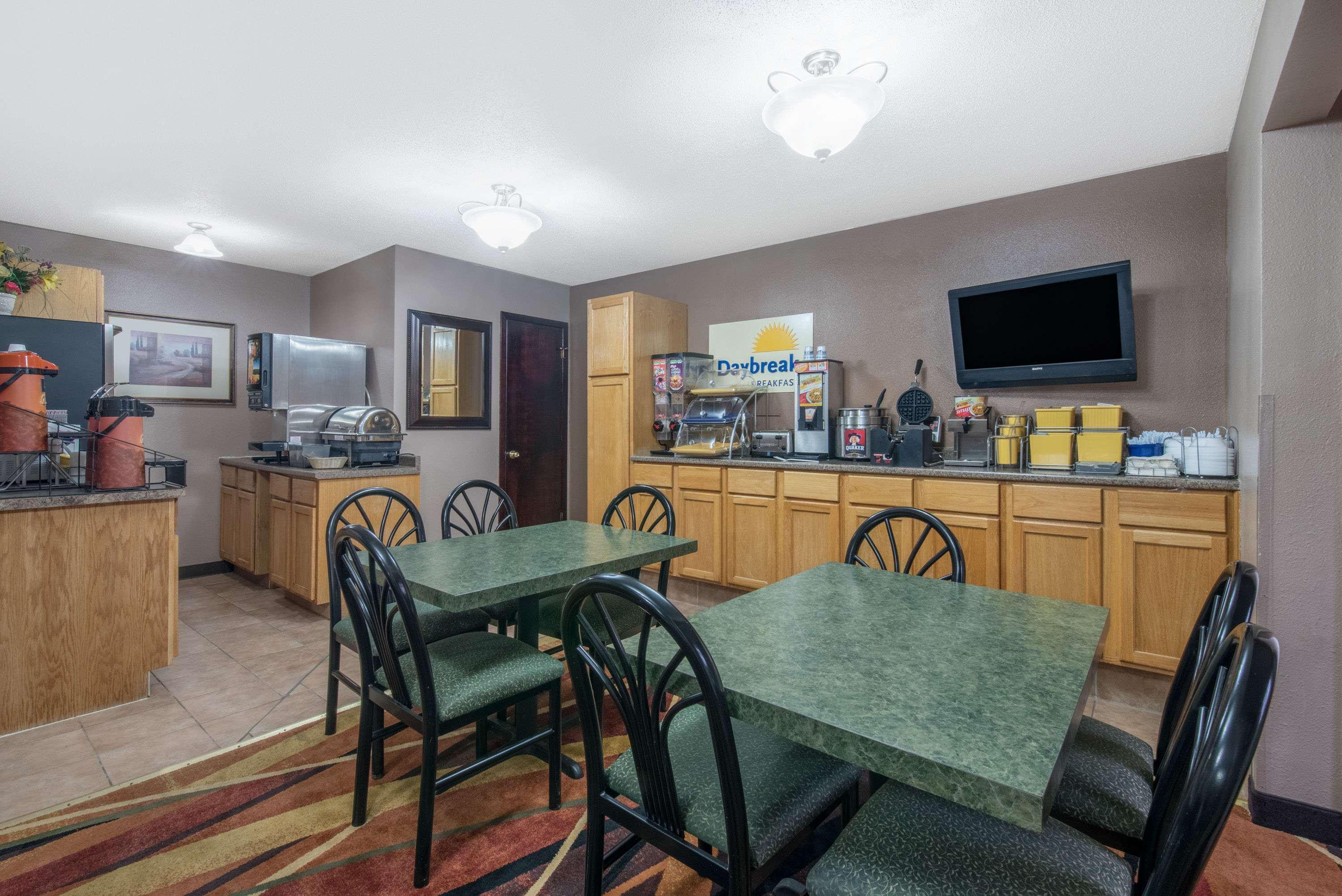 Restaurant Days Inn by Wyndham Jamestown