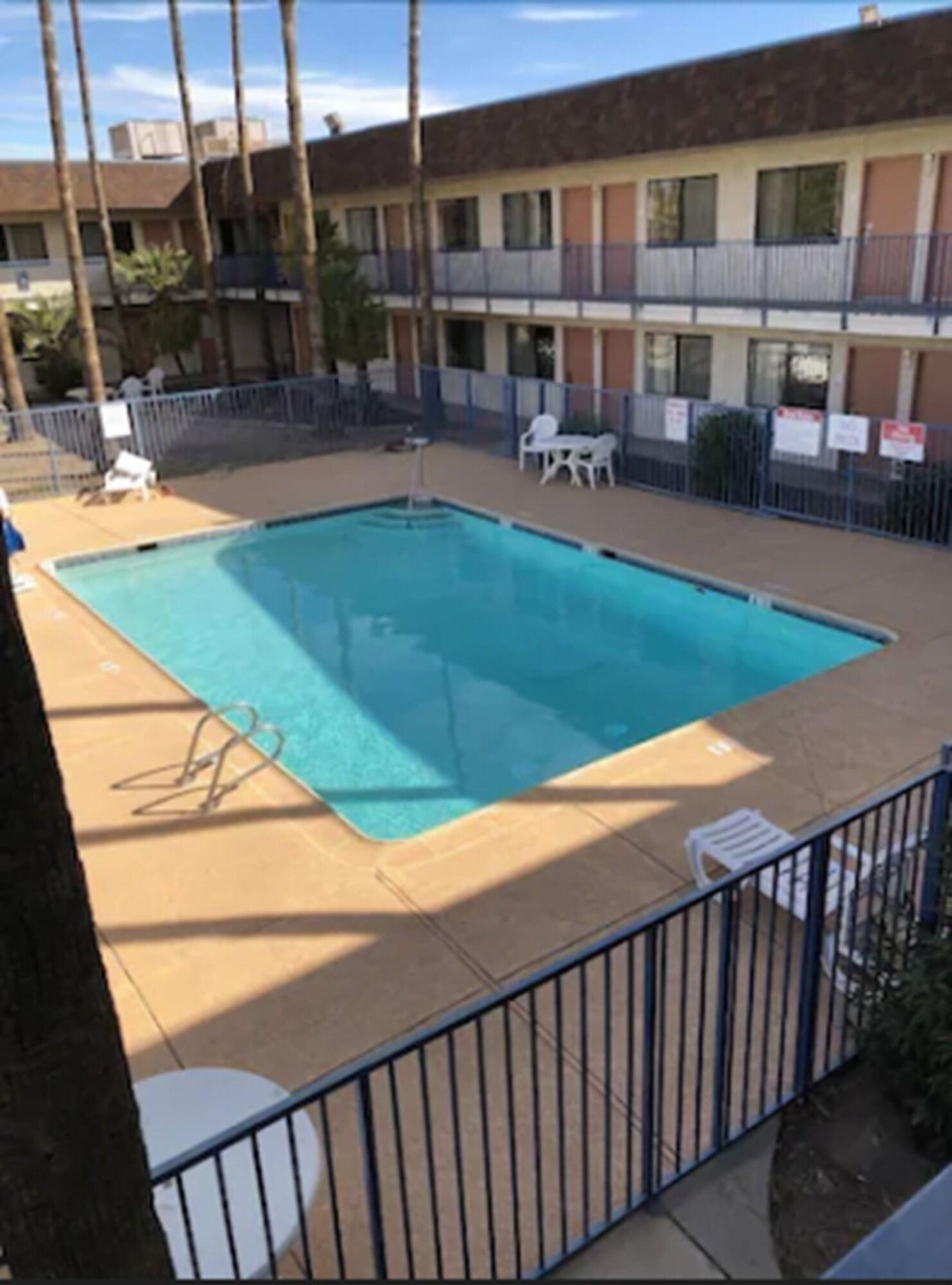 Vista Piscina Super Inn Tucson