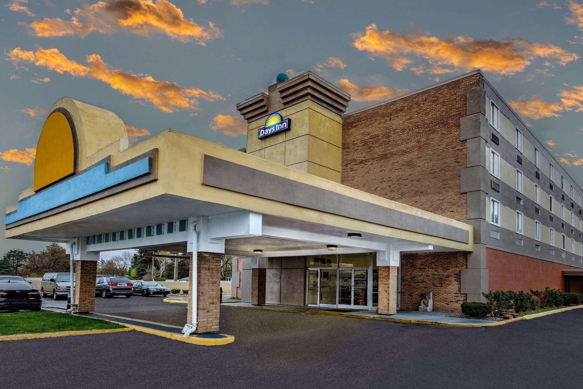 Vista Exterior Days Inn by Wyndham Livonia/Canton/Detroit