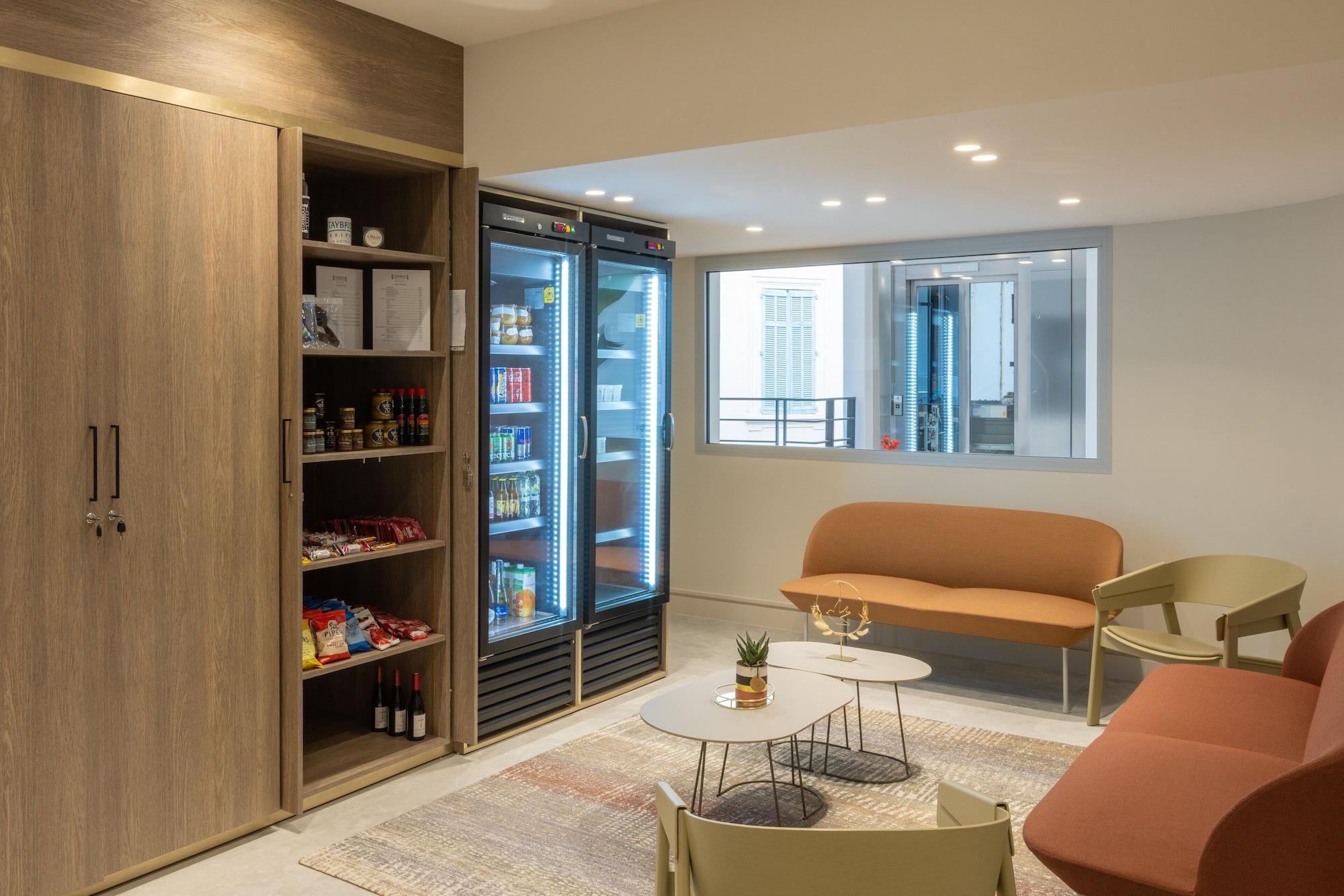 Vista Exterior Staybridge Suites Cannes Centre by IHG