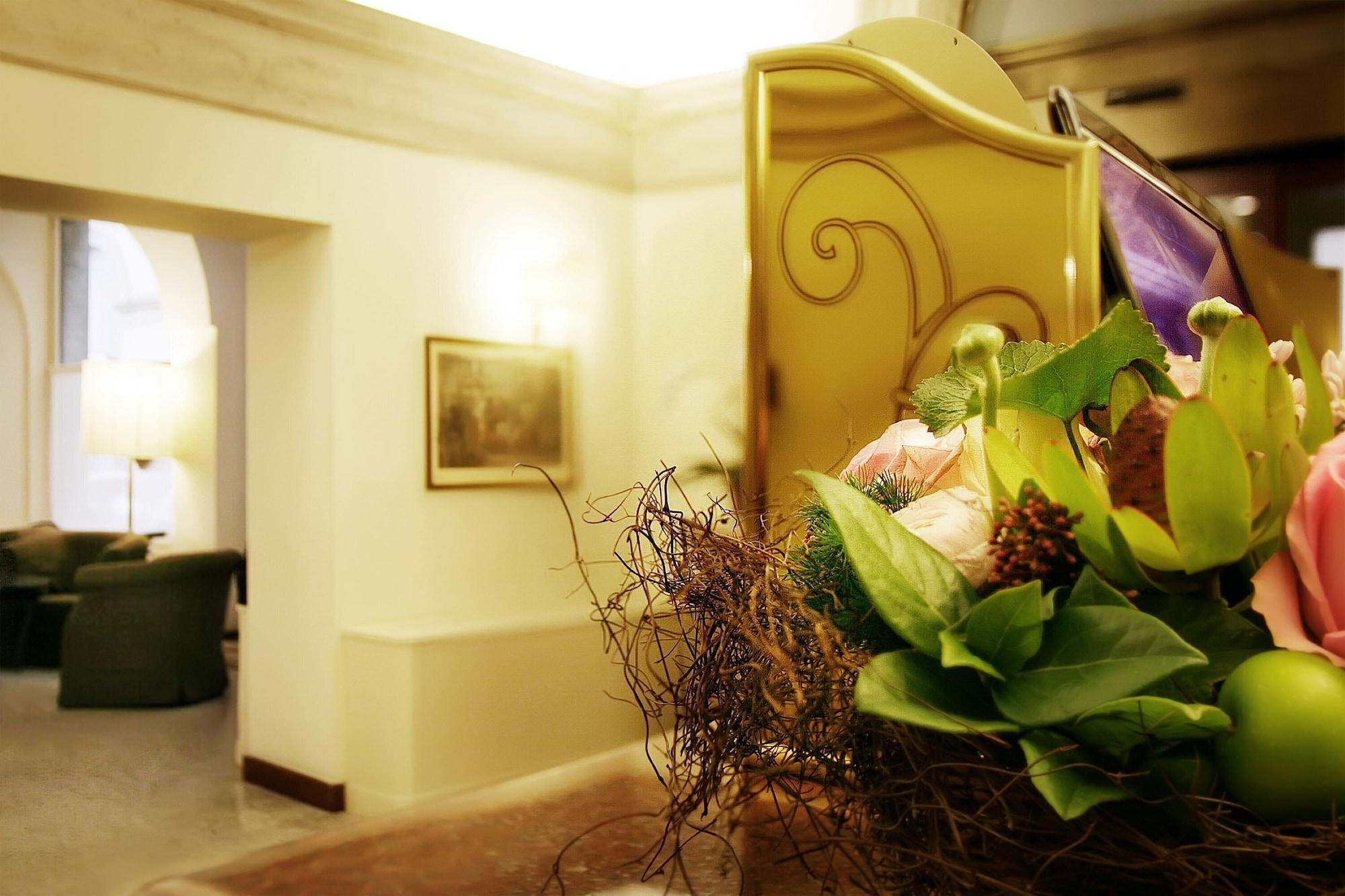 Vista Lobby Albergo Santa Chiara Hotel Rome