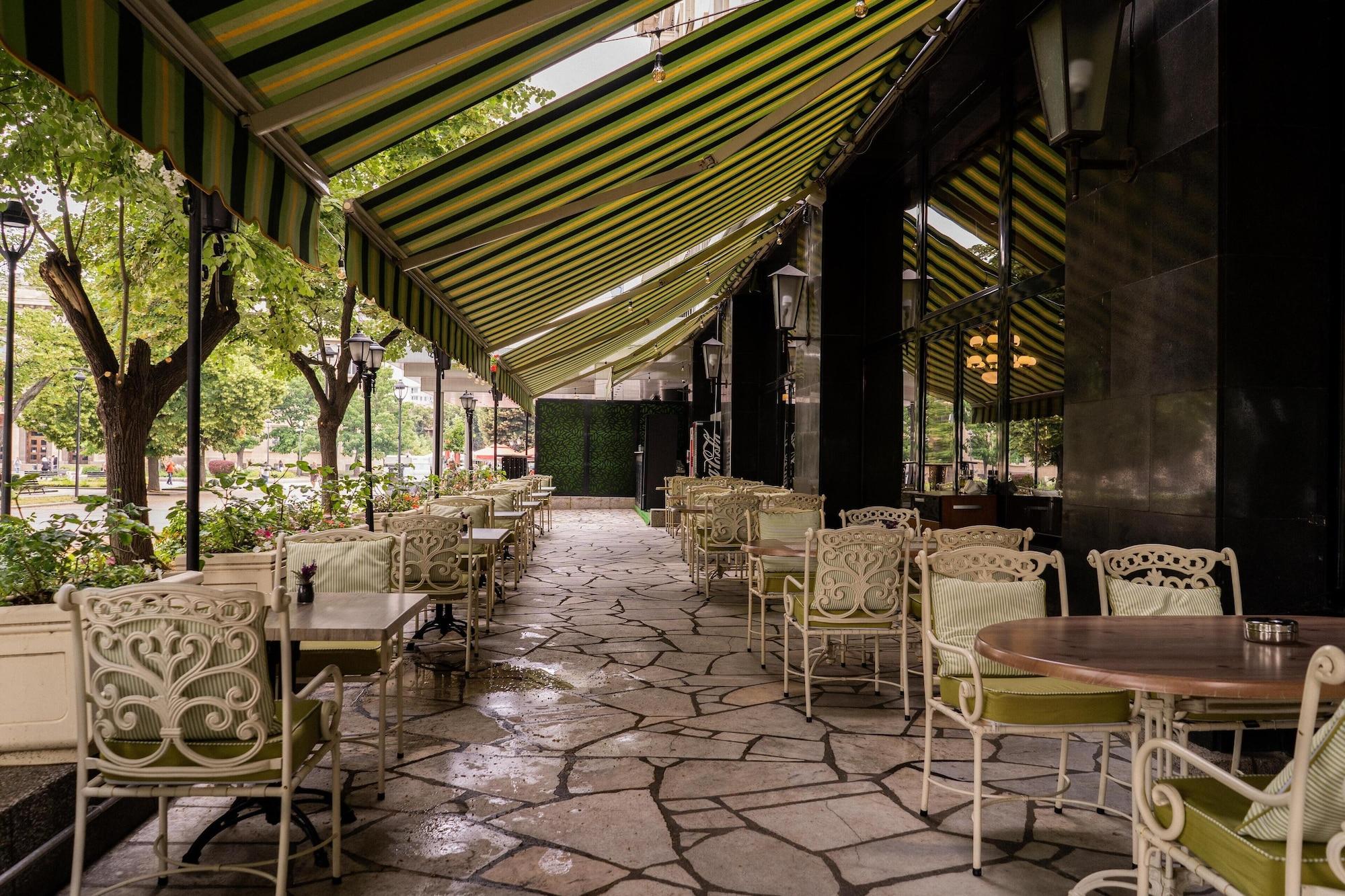 Bar/Salón Dunav Plaza Hotel