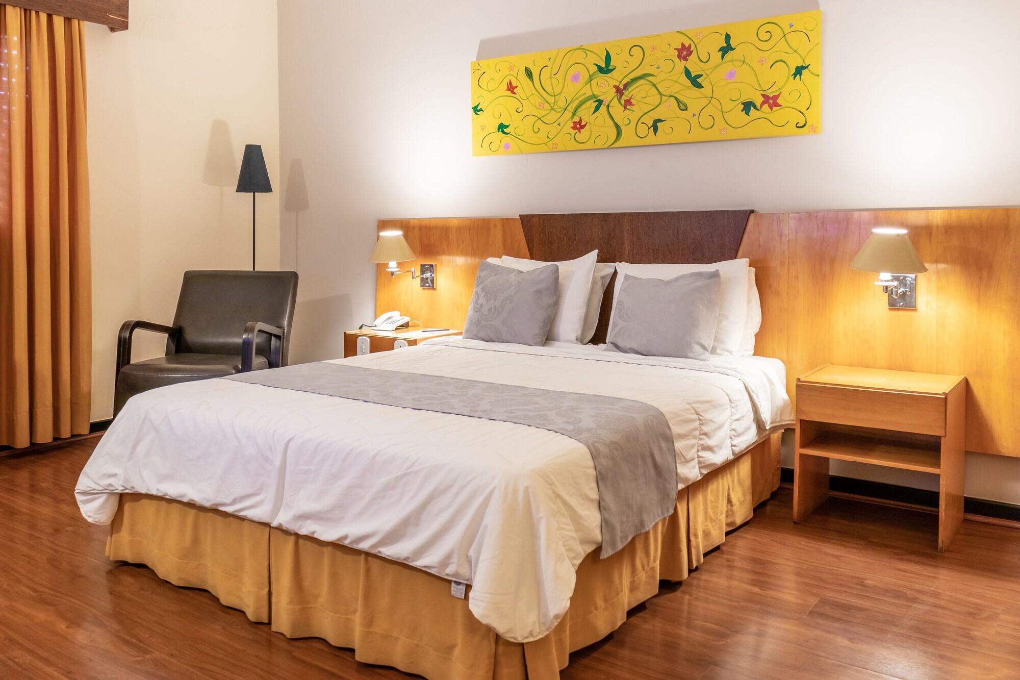 Varios Dexter Hotel