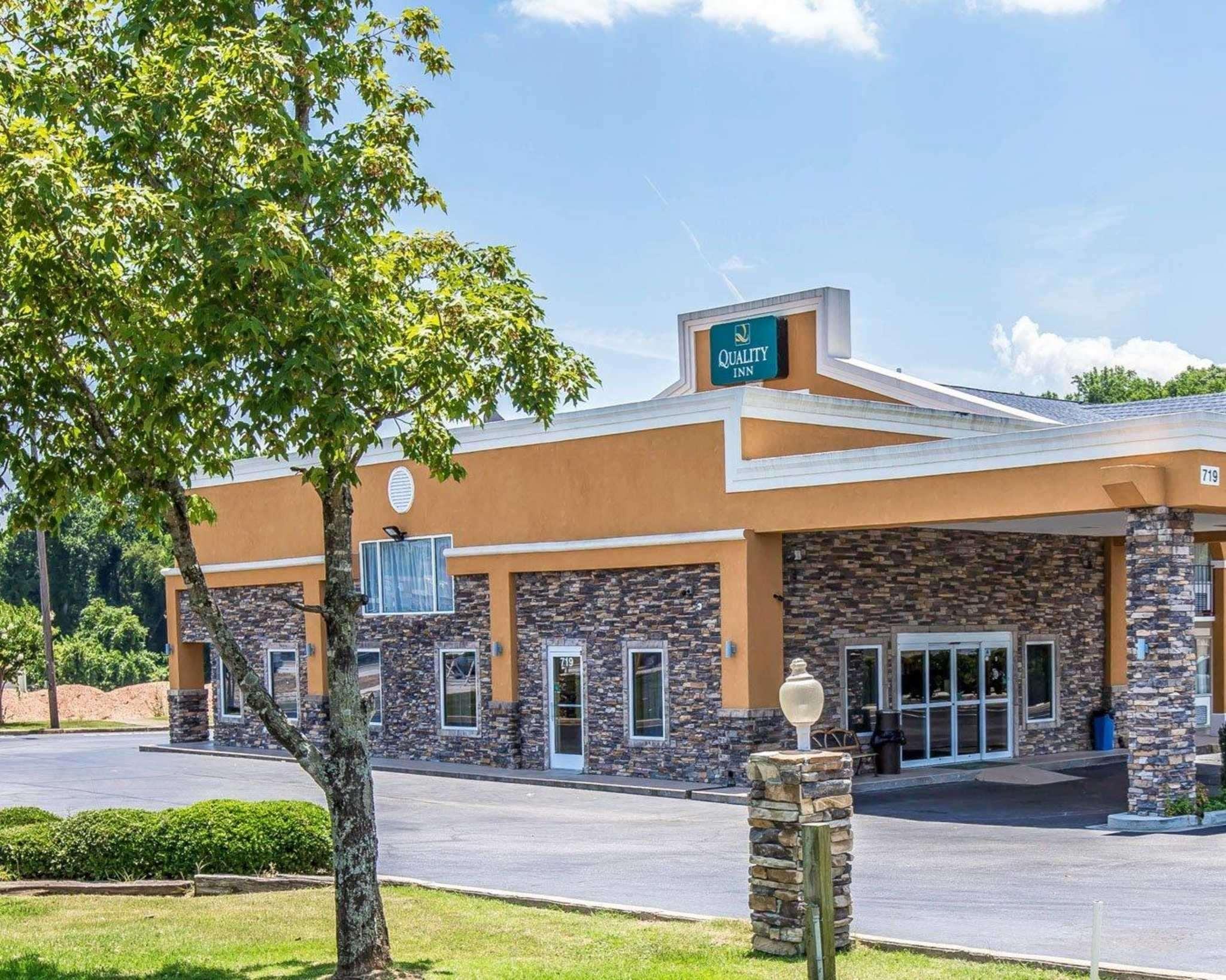 Vista Exterior Quality Inn Greenwood Hwy 25