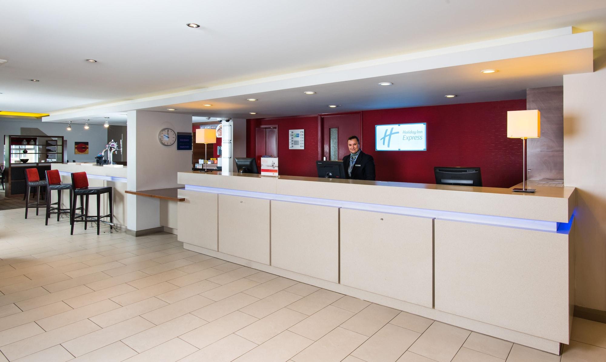 Vista Lobby Holiday Inn Express Bristol - Filton by IHG