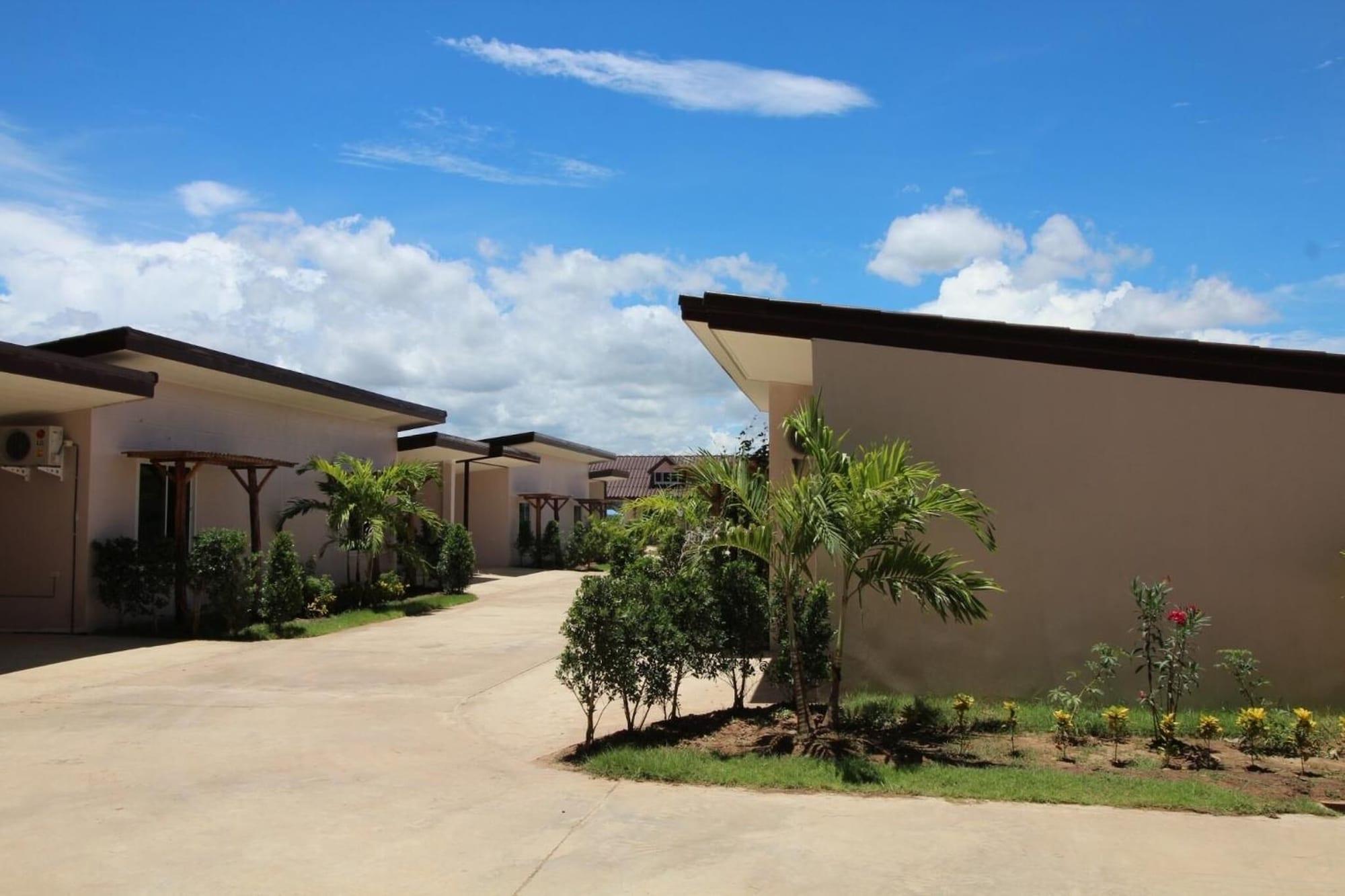 Vista Exterior On Green Resort