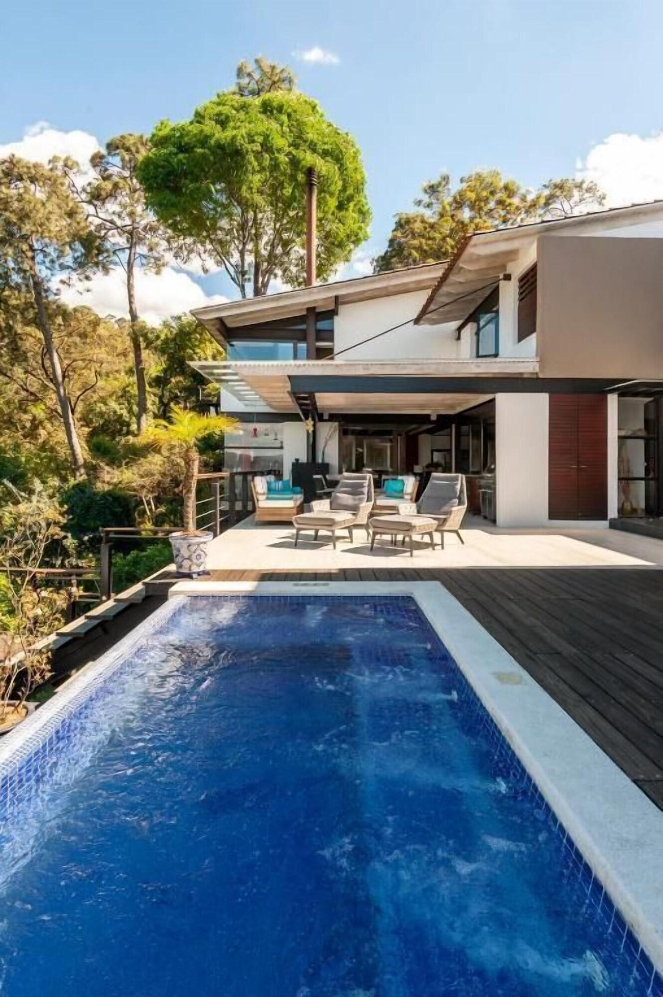 Varios Casa Azul Lakeview Terrace Retreat in Avándaro