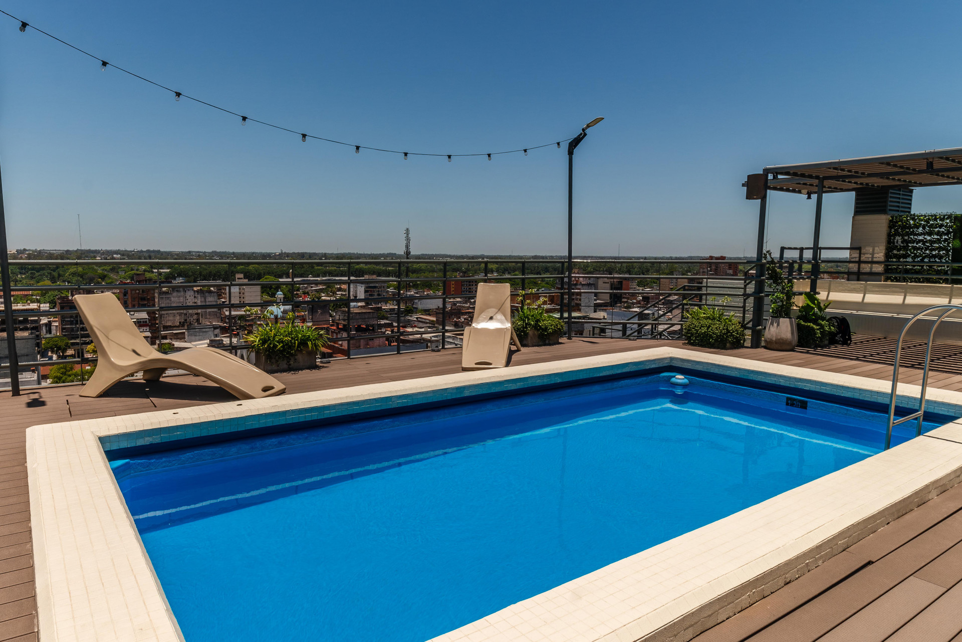 Vista Piscina Ramada Plaza by Wyndham Tucuman