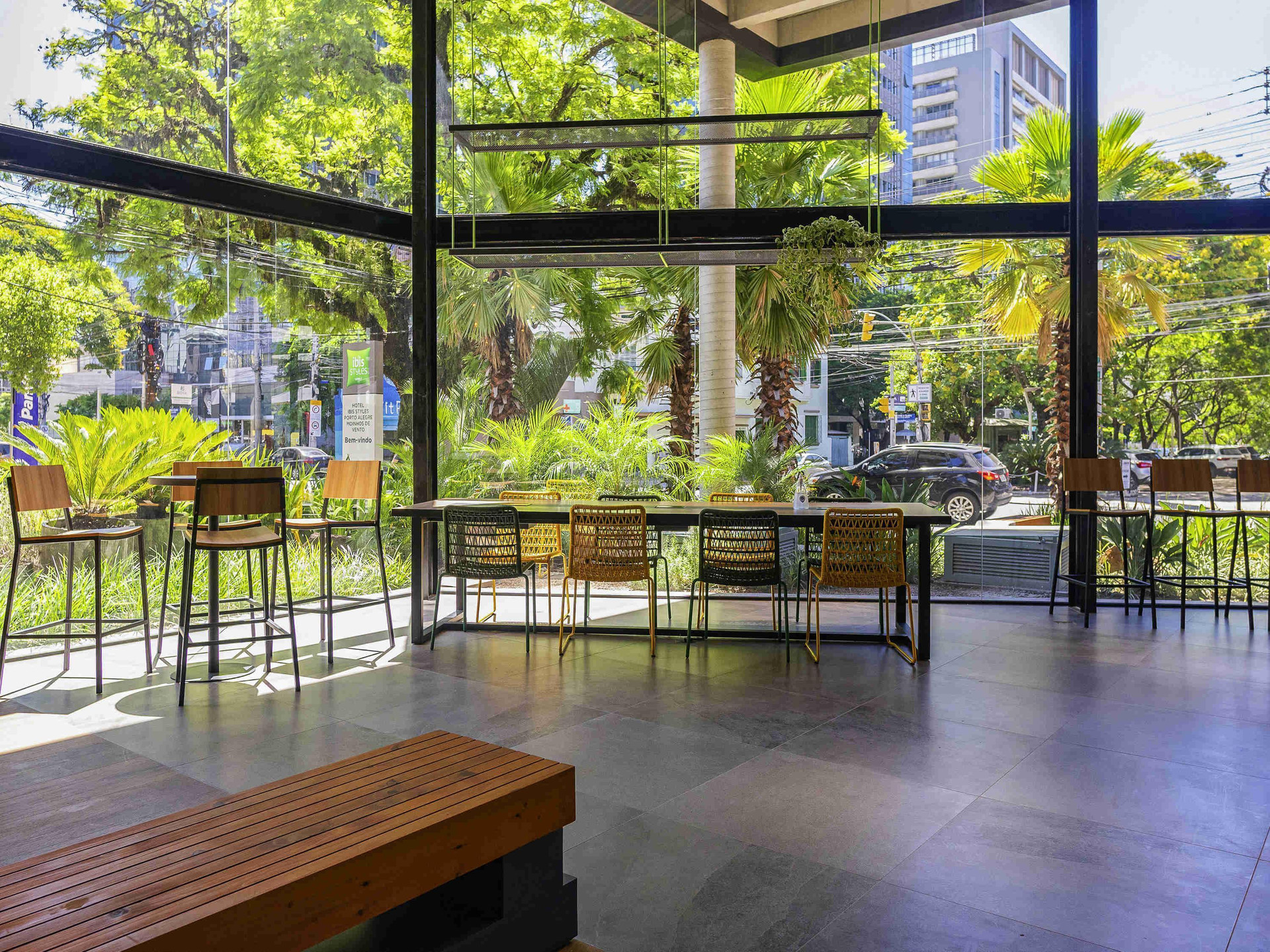 Vista Exterior Ibis Styles Porto Alegre Moinhos de Vento