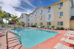 Alojamiento - Super 8 by Wyndham Clearwater/St. Petersburg Arpt