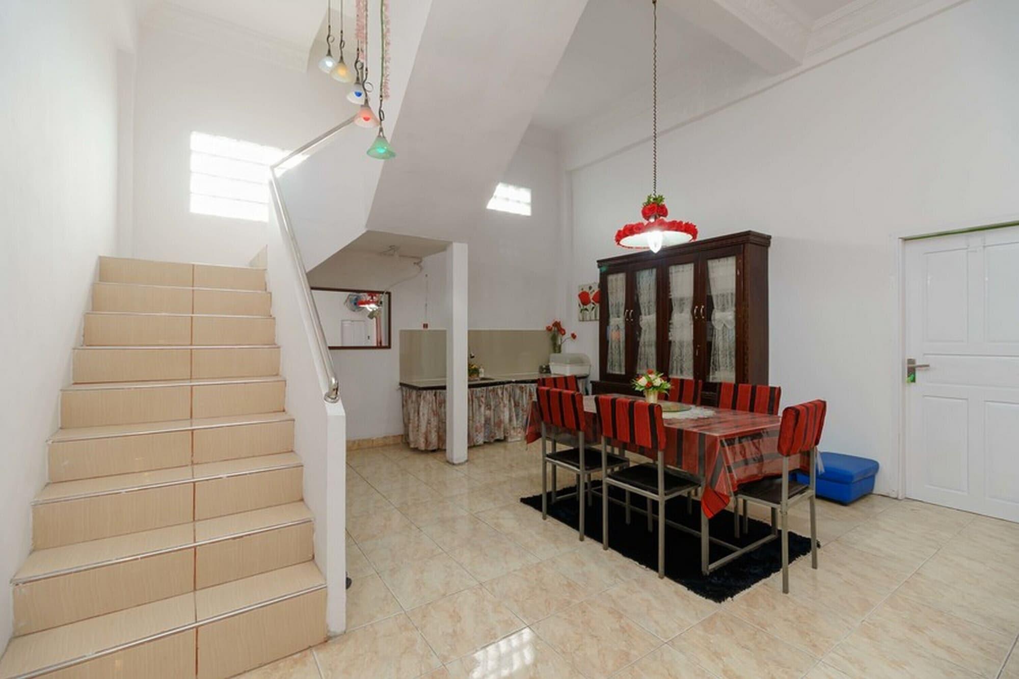 Varios RedDoorz Syariah near Museum Tsunami Aceh 2