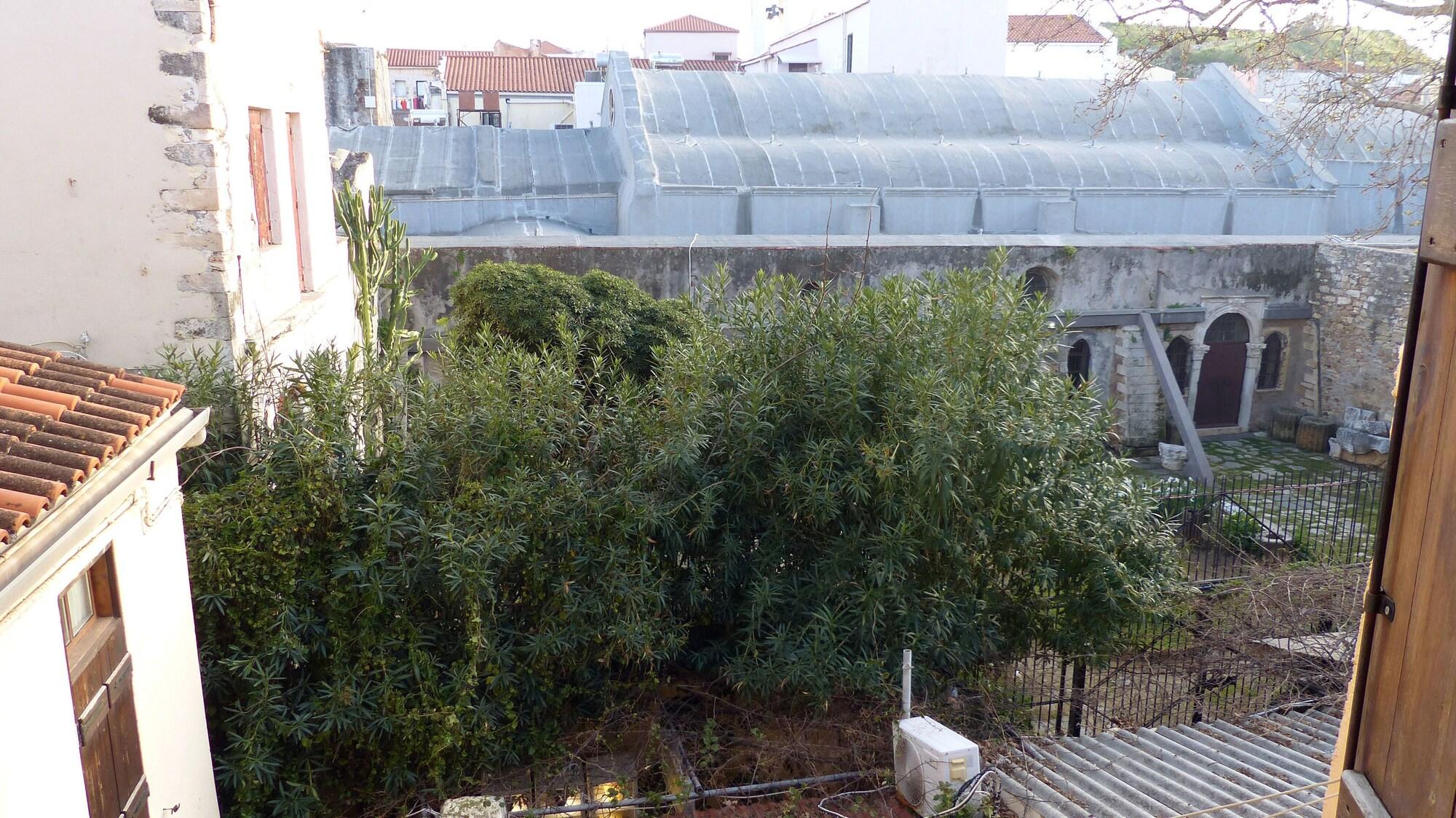 Equipamiento de Habitación Kydonia