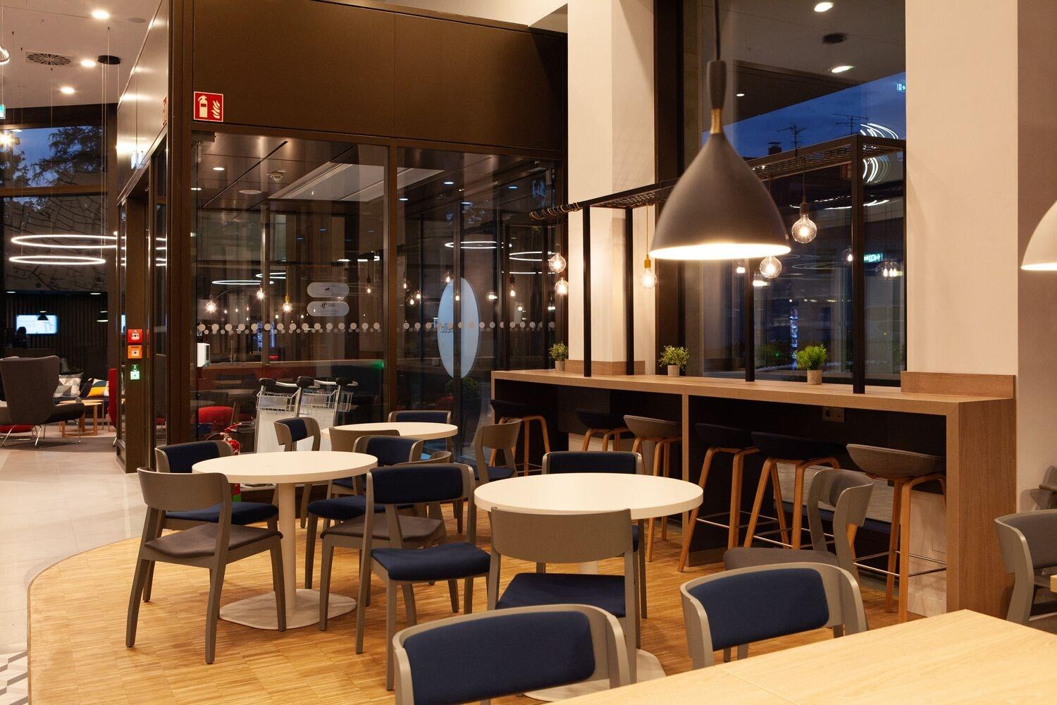 Vista Lobby Holiday Inn Express & Suites Monheim Am Rhein by IHG