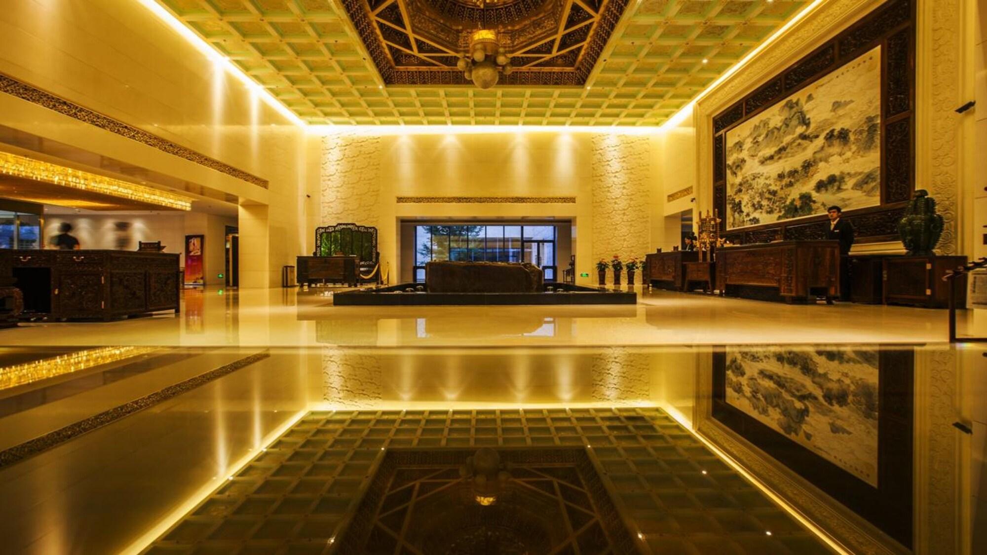 Vista Lobby Imperial Palace Hotel